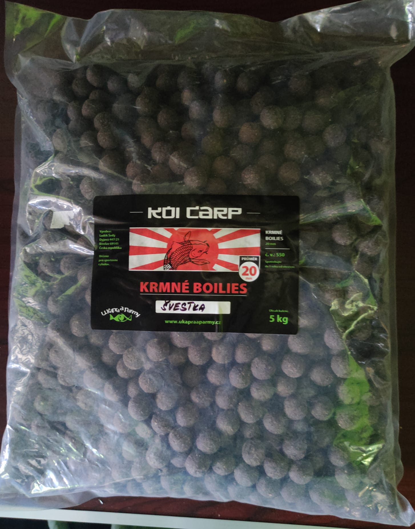 Krmné boilies KOI CARP 5kg 20mm ŠVESTKA